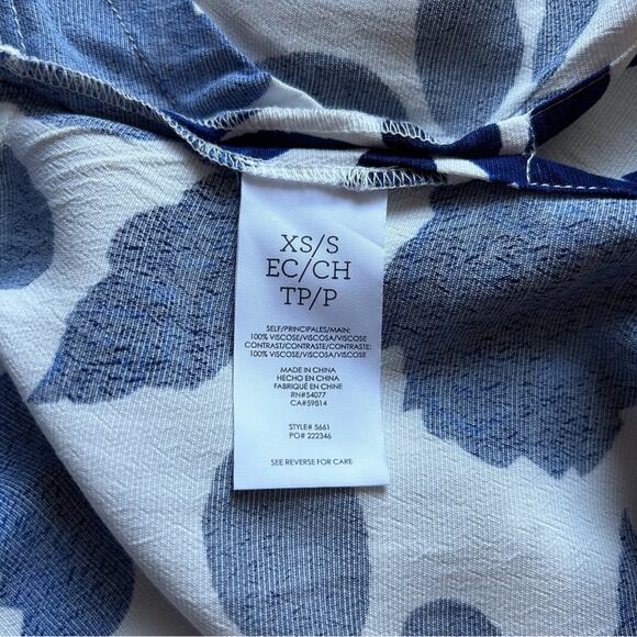 ✨ CAbi White/Navy Blue Floral 3/4-Sleeve Flowy Open Kimono Blouse Size XS/Small - Picture 10 of 11